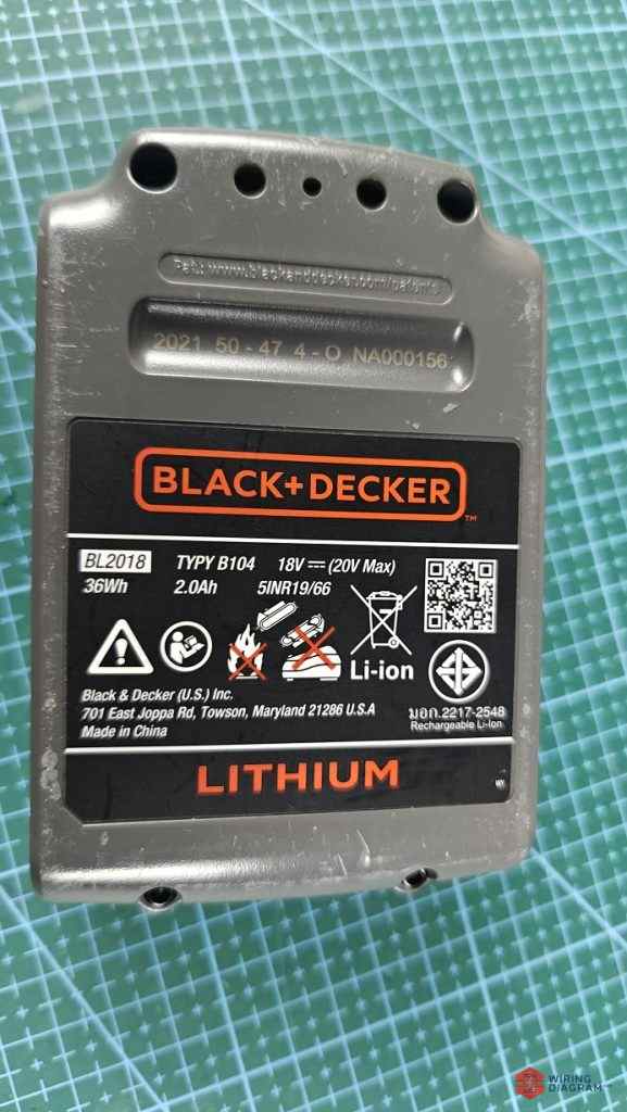 black-and-decker-20v-battery-bottom