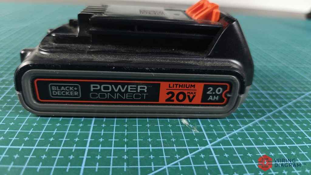 black-and-decker-20v-battery-side