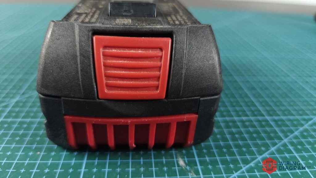 bosch-18v-battery-button