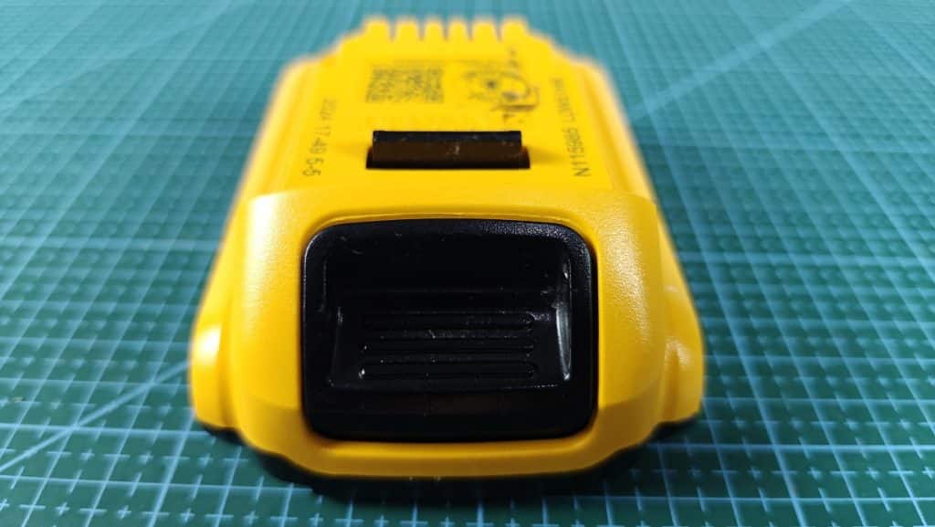 dewalt-20v-battery-button