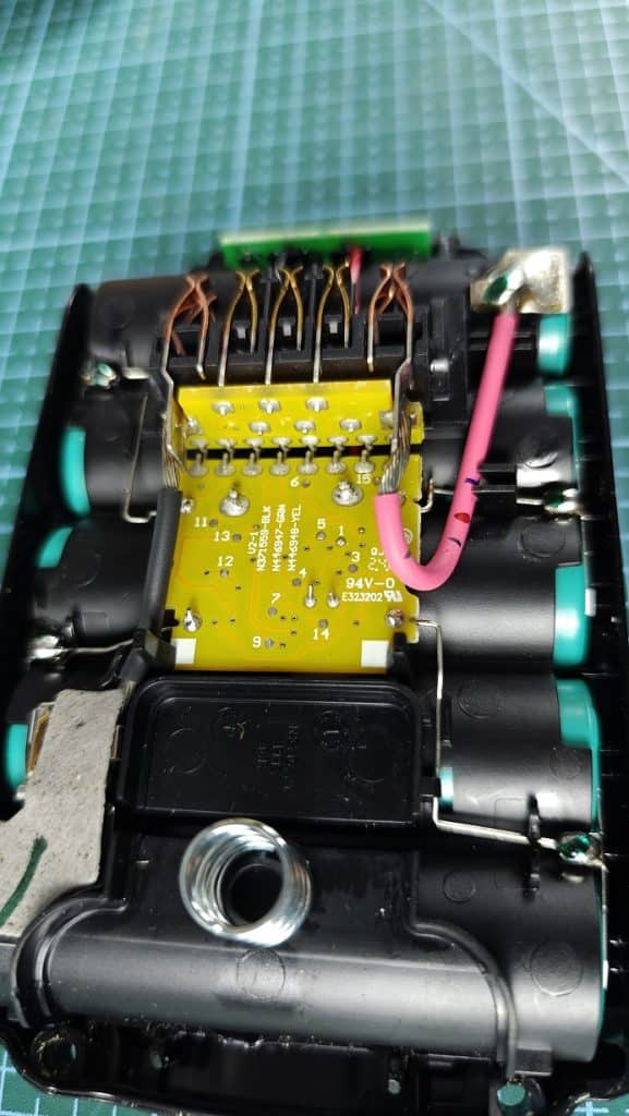 dewalt-20v-battery-pcb