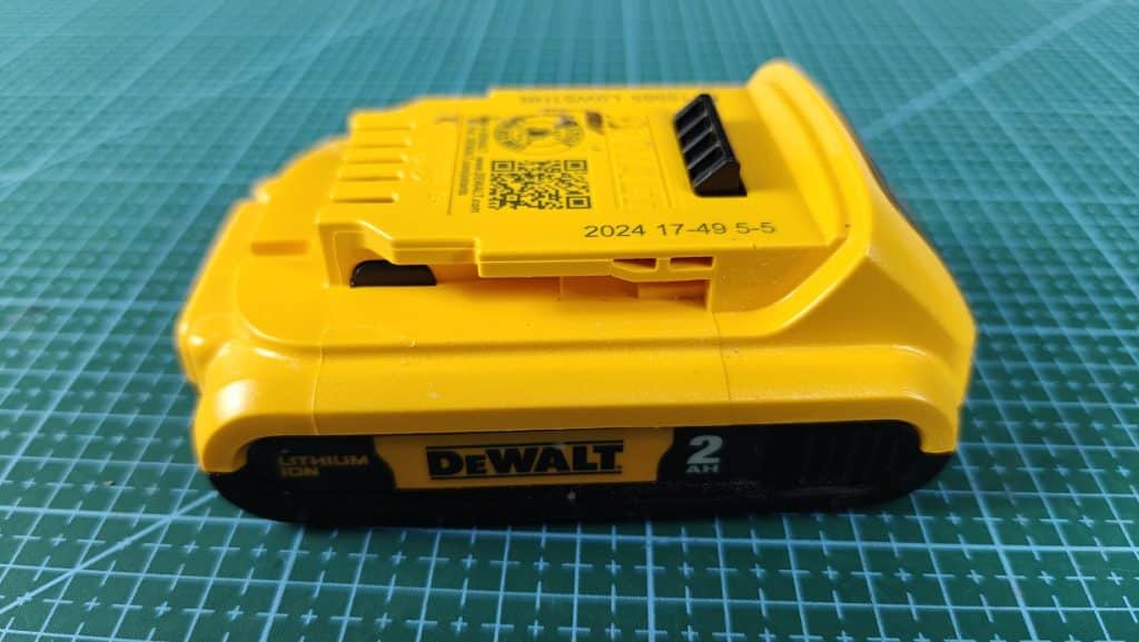 dewalt-20v-battery-side