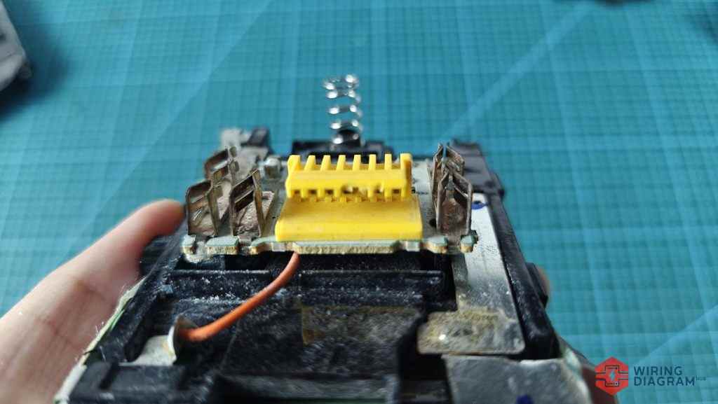 makita-18v-battery-many-pins