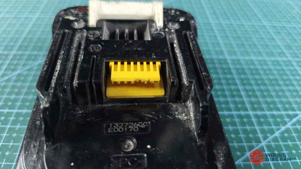 makita-18v-battery-pins