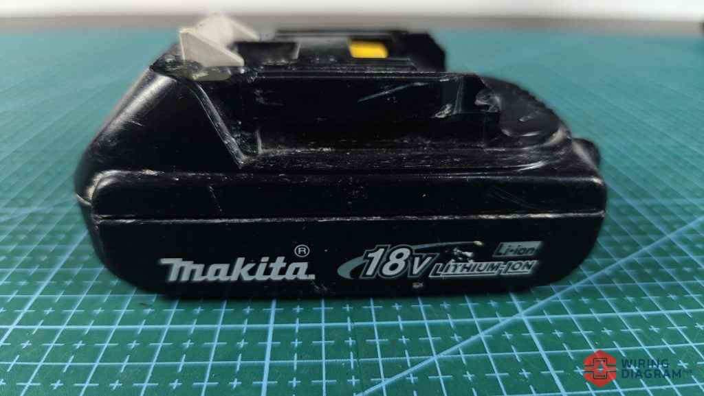 makita-18v-battery-side