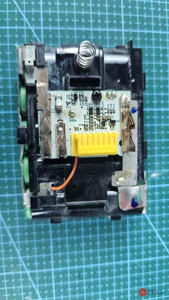 makita-18v-battery-top-view