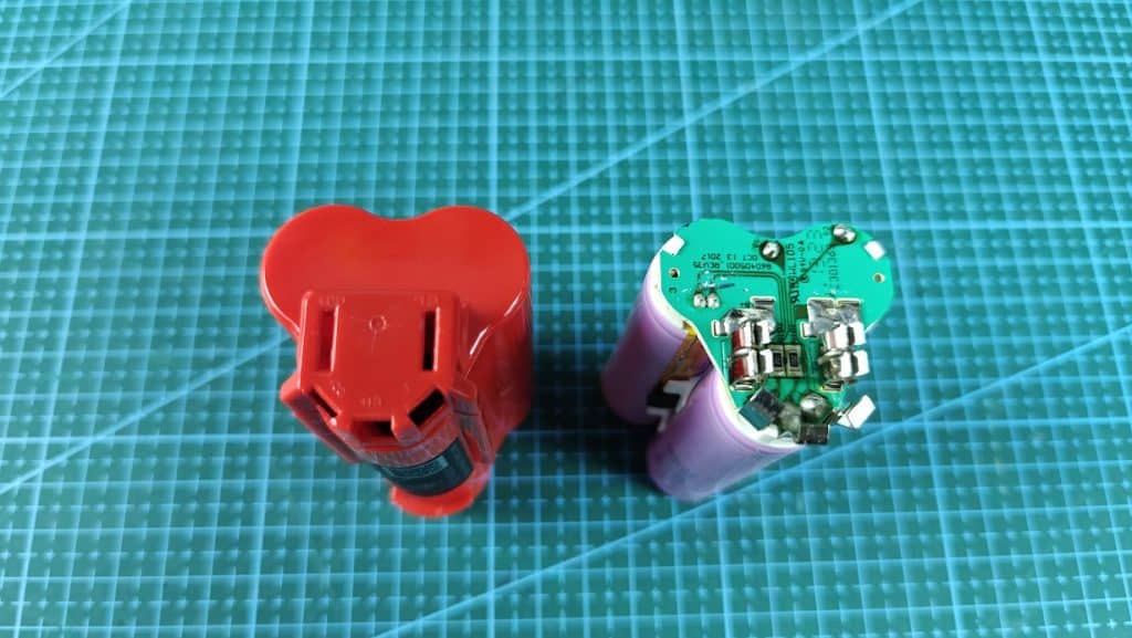 milwaukee-m12-battery-cover-removed