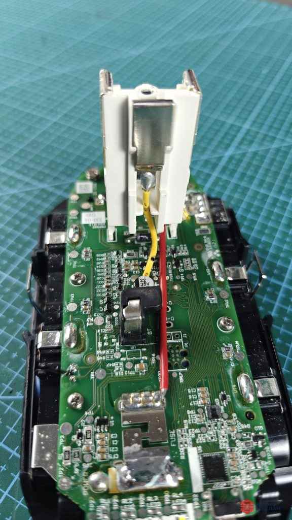 ryobi-18v-battery-closed-view-scaled