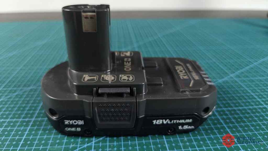 ryobi-18v-battery-side